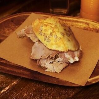 Tostada de pavo con mantequilla