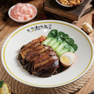 Arroz de cerdo estofado con verduras encurtidas(Sin picante) 梅菜扣肉饭