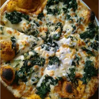 Pizza queso espinaca y huevo