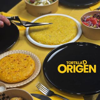 Combo Degustación 3-4 Personas (2 Tortillas Medianas + 2 acompañantes)
