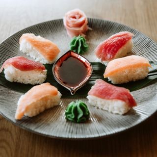 Nigiri sushi kombinacija (10)