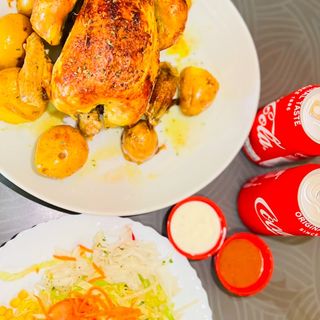 Pollo Entero A L'Ast,ensalada, patatas,2 helados,2latas