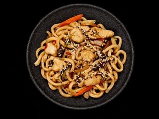 Udon z kurczakiem (350g)