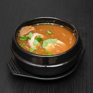 Samgyetang z warzywami i tofu