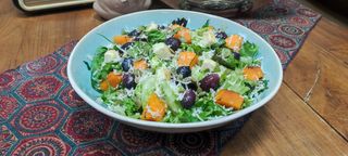 ლეღვის და თხის ყველის სალათი
ხილით