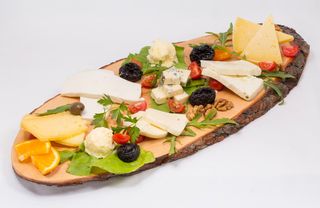 Mix the cheeses for 2 persons