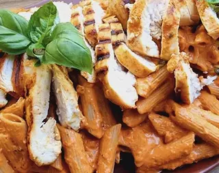 Penne z grillowanym kurczakiem 300g