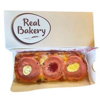 Пицца с колбасой