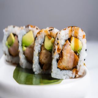 Plato De Pollo Uramaki