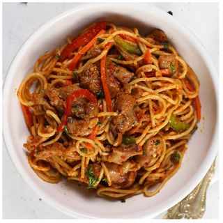 Stir-fried pasta with protein