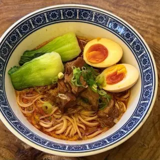 Ramen di manzo brassato con soia
