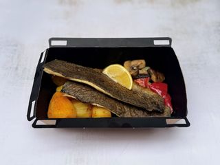 File dimljene pastrmke sa zapečenim krompirom i povrćem