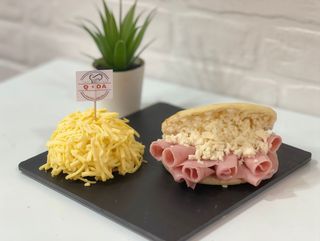 Arepa Con Jamón Y Queso