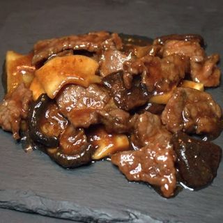 Ternera Con Bambú Y Setas Chinas