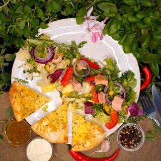 Sałatka z tuńczykiem