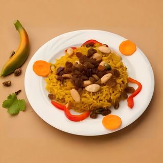 Orez galben cu sofran, stafide si migdale