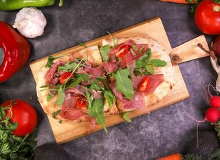 Фокача с рукола и прошуто