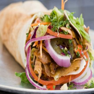 Kebab con patatas deluxe y bebida