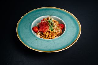 Спагетти Болоньезе с помидорами черри 