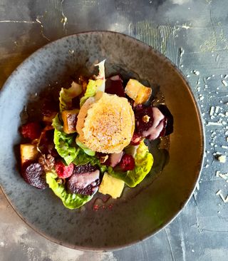 Sałata z pieczonym burakiem