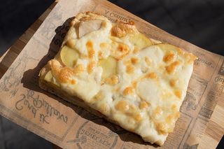 Pizza Chorizo, Patatas Y Cebolla (17.5 x 22.5 Cm.)