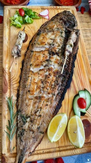 Poisson Grillé sur Charbon Naturel