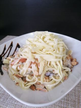 Паста с пиле и бадеми (440гр)