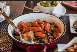 Huevos Rotos com Chistorra de Navarra