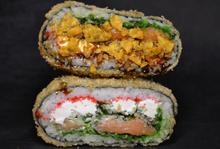 Суші-бургер з копченим лососем