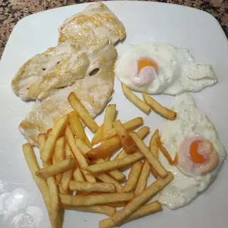 Combi De Pollo Con Patatas Y Huevo