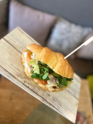 croissant con salmon