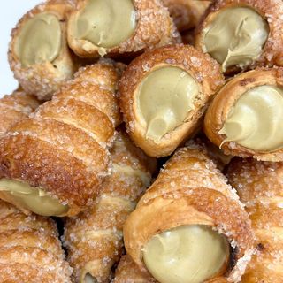 Cannoli de hojaldre pistacho (1 ud.)