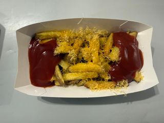 Хрупкави картофки с чедър и кетчуп