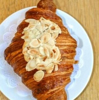 Круассан миндальный