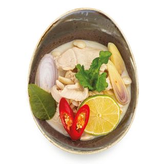 145.Zupa Tom Kha z kurczakiem (280ml)