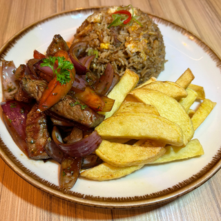 Lomo saltado + chaufa