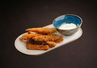 Crispy cu cartofi si sos alb