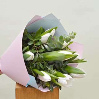 Buchet 9 lalele albe