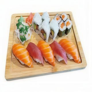 52. Matsu sushi (15 uds.)