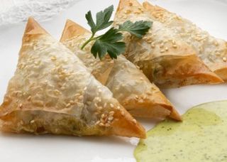 Tapa De Larb Gai Tod Samosas