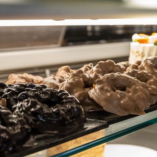 Nido De Avellana Oscuro