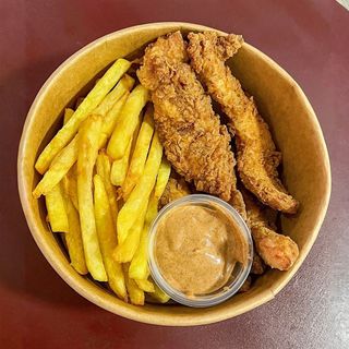 Crispy Chicken Tenders (5pcs) with Fries