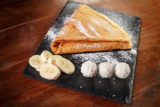 Clatite cu crema raffaello si banane