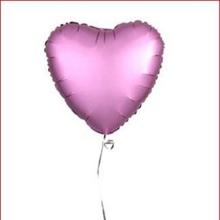 ვარდისფერი გულის ფორმის ფოლგირებული ბუშტი ჰელიუმით