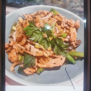 Danie z wieprzowiny z porem i cebulą 500g