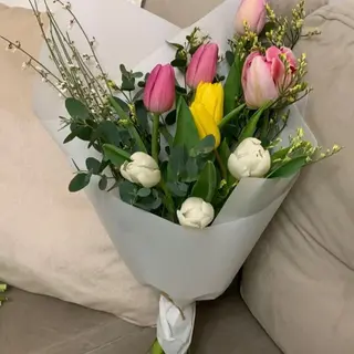 Buchet  9 lalele mixte