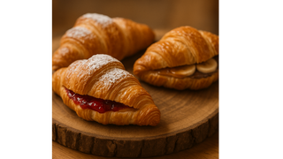 Croissant z dżemem malinowym