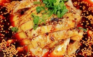 109. Tagliata di pollo con salsa piccante