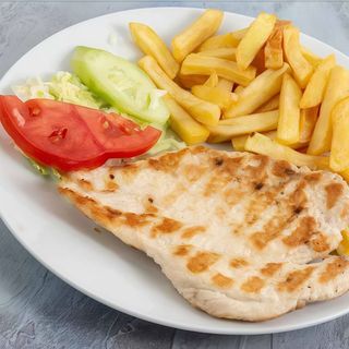 Pechuga a la plancha ,tortilla francesa y patatas fritas