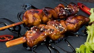 9. Yakitori de pollo (2 uds.)